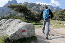 Une randonnée en montagne (illustration)