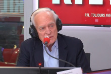 Philippe Labro au micro de "Laissez-vous tenter"