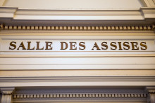 L'entrée de la salle des assises de Saint-Omer (illustration)
