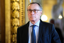 Jean-Marie Bockel  soutient le général Mandon [illustration]