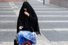 Souad, la soeur de Mohamed Merah, le 19 décembre 2012 à Toulouse (archives)