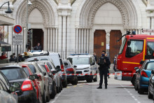 Dispositif de sécurité important autour de l'église Notre-Dame de Nice, où s'est déroulée une attaque au couteau meurtrière le 29 octobre 2020.