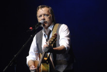 Le chanteur Renaud sur scène