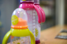 Certains biberons contiennent de nombreux perturbateurs endocriniens. (illustration)