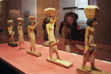 Des antiquités égyptiennes au musée du Louvre (illustration)