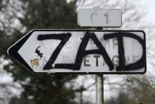 Un graffiti désignant la ZAD ("Zone à défendre") à Notre-Dame-des-Landes en 2018.