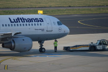 Un avion de la compagnie allemande Lufthansa à l'aéroport de Düsseldorf (illustration).
