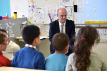 Le ministre de l'Éducation nationale Jean-Michel Blanquer, le 24 novembre 2017 dans une école de Toulouse
