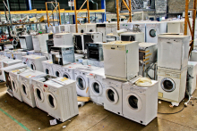 Le site Envie d'Allonnes, dans la Sarthe, traite les déchets électroménagers.