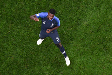 Samuel Umtiti célèbre son but inscrit face à la Belgique en demi-finale de la Coupe du Monde, le 10 juillet 2018