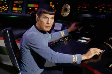 Monsieur Spock, interprété par Leonard Nimoy, est né sur la planète Vulcain