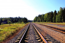 Des lignes de chemin de fer en campagne (photo d'illustration).