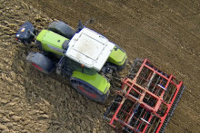 Un Ardéchois tente de rallier l'Inde en tracteur