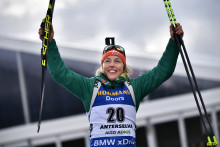 Laura Dahlmeier, biathlète allemande, a été sacrée championne du monde de sprint et de poursuite aux JO de Pyeongchang en 2018. Une première.