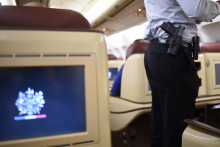Un membre du GSPR dans l'avion de la présidence de la République (illustration)