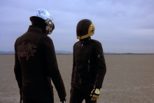 Les deux membres de Daft Punk dans la vidéo "Epilogue"