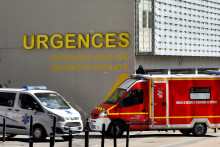 Une ambulance des secours et un camion de pompiers (illustration). 