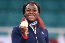 Clarisse Agbegnenou avec sa médaille d'or à Tokyo le 27 juillet 2021