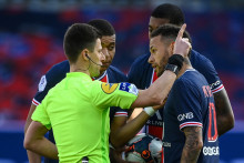 Benoît Bastien avec les Parisiens Kylian Mpbappé, Presnel Kimpembe et Neymar le 3 avril 2021 au Parc des Princes