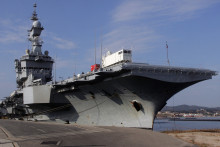 Le porte-avions français Charles de Gaulle, à Toulon (illustration)