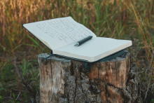 Un cahier de poésie (image d'illustration)