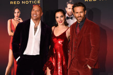 Dwayne Johnson, Ryan Reynolds et Gal Gadot sont à l'affiche du film.