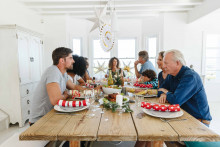 Un repas de Noël en famille (illustration)