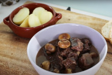 Du bœuf bourguignon (illustration).
