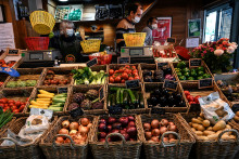 Pour réduire son exposition aux pesticides, il faut privilégier les produits de saison et cultivés localement.
