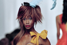 Katoucha Niane, lors du défilé Chanel du 19 juillet 1994 à Paris
