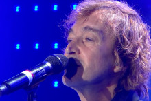 Cali interprète "Je sais que toi aussi" dans "Le Grand Studio RTL"