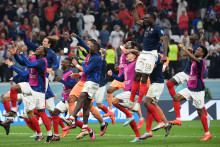Les Bleus à l'issue du match France - Maroc en demi-finale de la Coupe du monde.