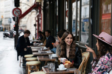Emily in Paris, série Netflix. 