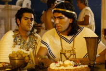 Zidane aux côtés de Jamel Debouzze dans Astérix et Obélix : Mission Cléopatre