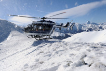 Un hélicoptère après une avalanche dans les Alpes. (illustration)