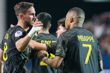 Fabian Ruiz et Kylian Mbappé lors du match PSG-Troyes, dimanche 7 mai 2023.