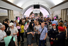 Des habitants de Kiev se sont réfugiés dans le métro pour échapper aux attaques russes, ce lundi 29 mai.