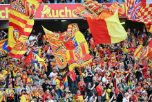 Des supporters du RC Lens au stade Bollaert. 