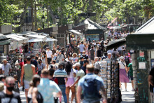Des touristes à Barcelone, en Espagne, le 2 juillet 2021.