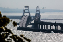Le pont de Crimée, infrastructure clé et symbolique de cette péninsule annexée par Moscou.