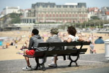 Des gens pendant la canicule à Biarritz (illustration)