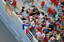 Des supporters français assistent aux mondiaux d'athlétisme à Budapest, le 25 août 2023.