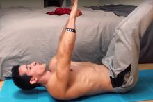 Tibo InShape fait des abdos