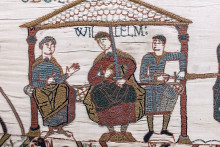 Représentation de Guillaume Le Conquérant, accompagné de ses demi-frères, à sa droite Odon et à sa gauche Robert, sur la tapisserie de Bayeux