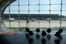 Photo du tarmac du Terminal 2E de l’aéroport Paris-Charles de Gaulle à Roissy en France (Illustration).
