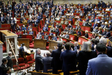 Un projet de loi sur la lutte contre les fraudes sociales et fiscales doit être examiné à l'Assemblée nationale à partir du mardi 24 février 2026.