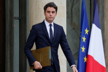 Remaniement : Gabriel Attal, le populaire du gouvernement, propulsé à Matignon