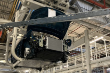 La nouvelle Peugeot E-3008 100% électrique dans l'usine StellantisFR de Sochaux