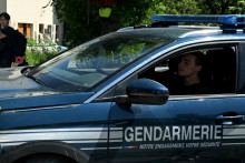 Une voiture de gendarmerie dans le village du Vernet (Alpes-de-Hautes-Provence), deux jours après la disparition du petit Émile, le 10 juillet 2023