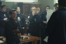 L'acteur Julien Frison (gauche) dans la série "Sambre"